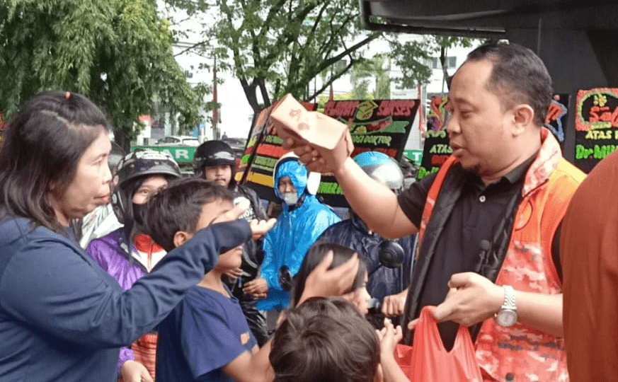 Aksi Berbagi Takjil oleh DPW Gerakan Rakyat Sulsel