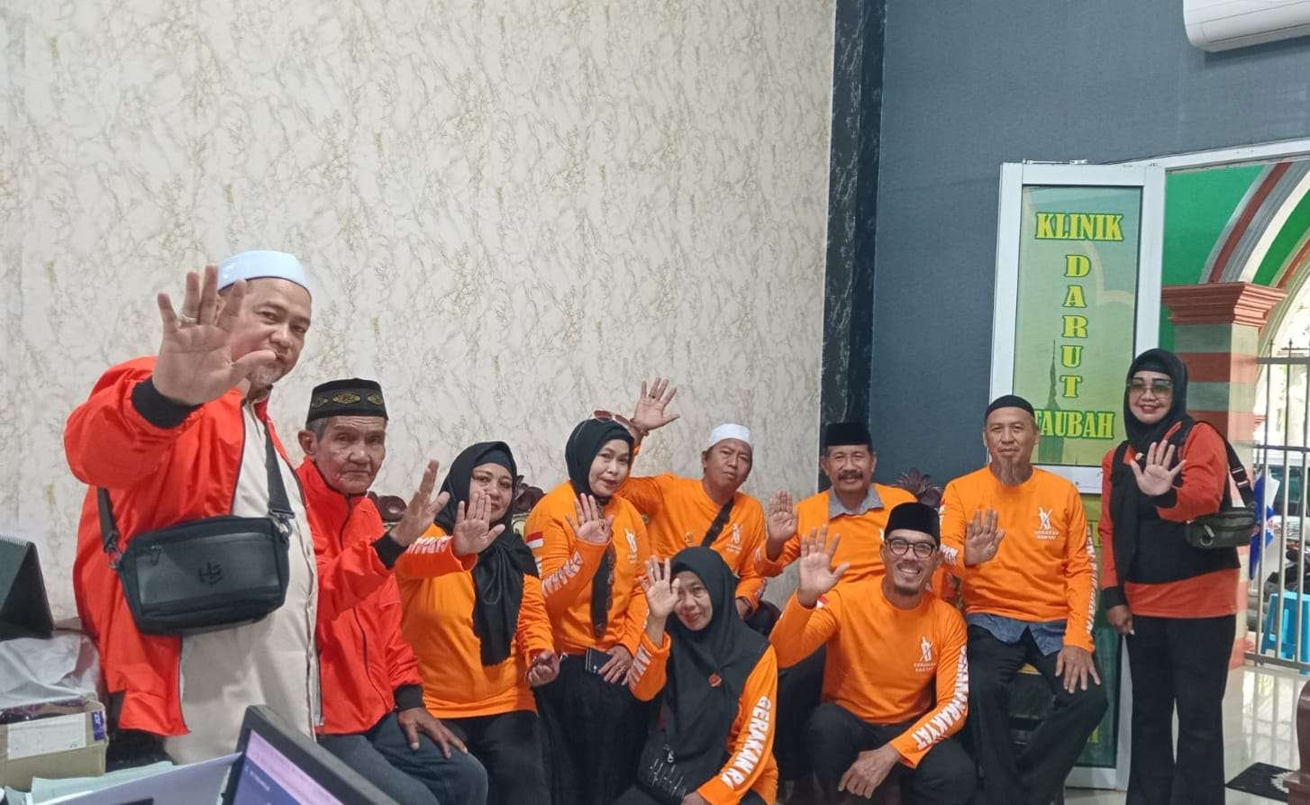 PGR Makassar Turun ke Jalan, Bagikan 500 Paket Takjil kepada Pengendara