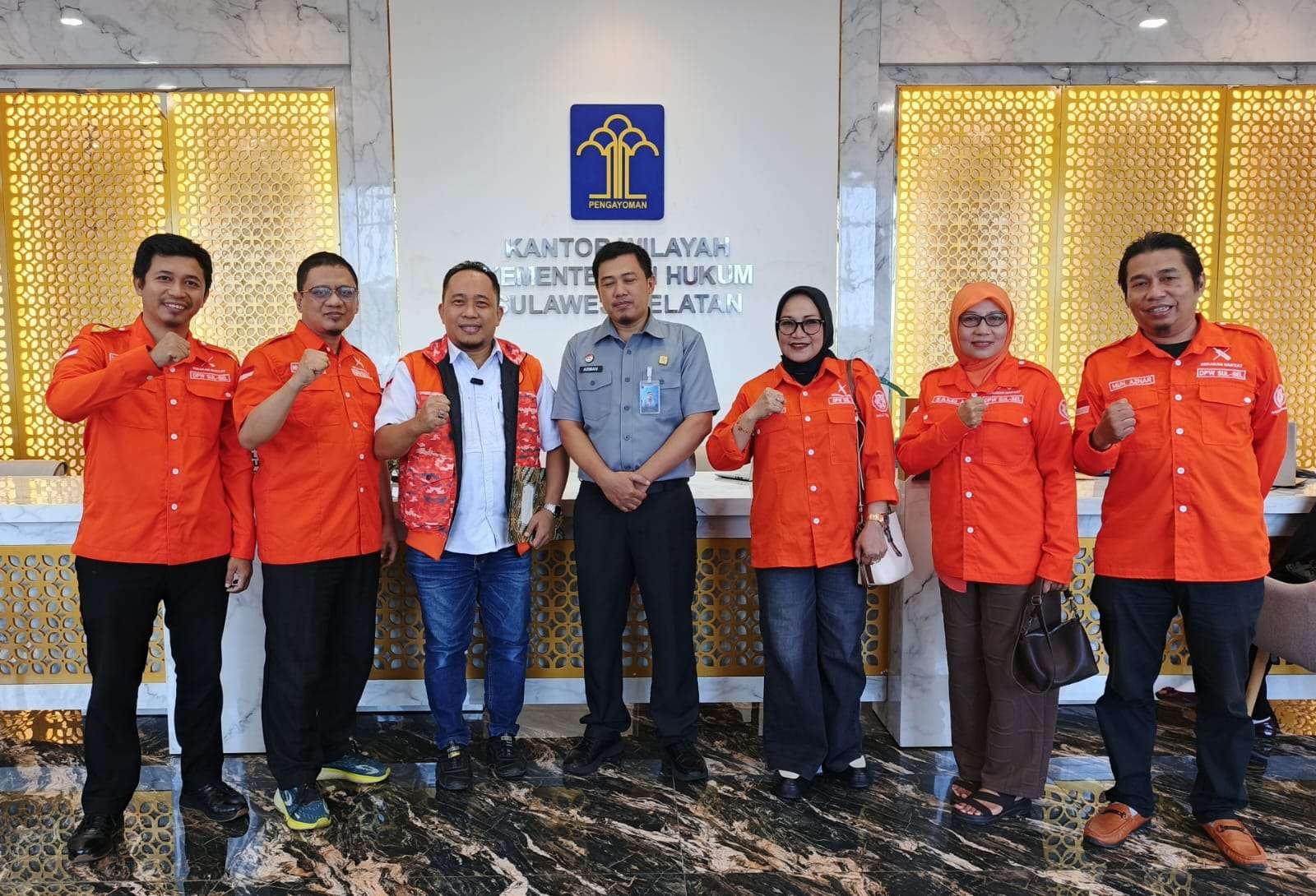 Penyerahan SKT Kanwil Kemenkum ke PGR Sulsel